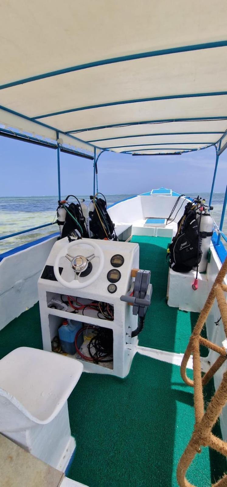 Tsunami Village Bwejuu Kültér fotó