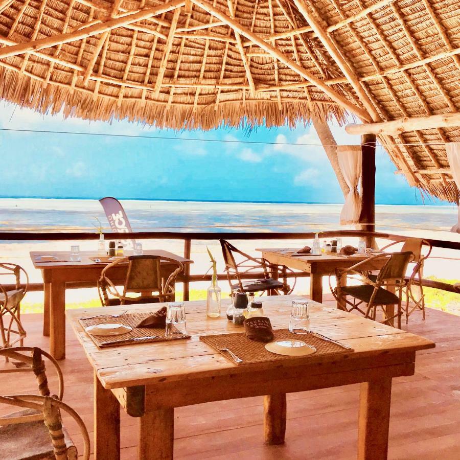 Tsunami Village Bwejuu Kültér fotó